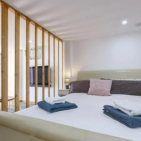 公寓 Modern Independent In Luxury 贝纳尔马德纳
