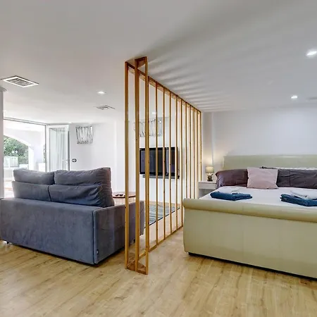 Modern Independent In Luxury Appartement Benalmádena